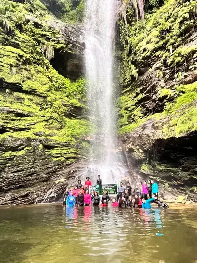 Alta temporada de ecoturismo nas cachoeiras da Serra das Andorinhas