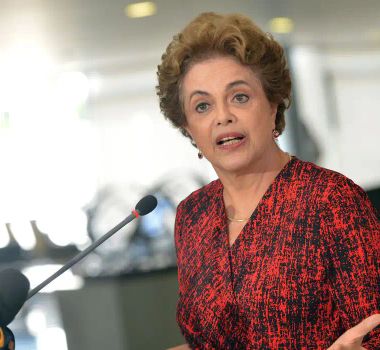 Imagem - Comissão aprova anistia para Dilma Rousseff e indenização de R$ 100 mil