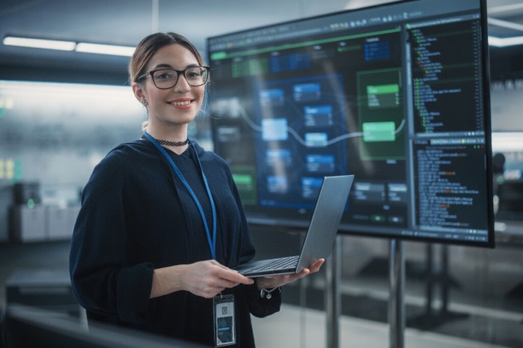 A presença feminina na tecnologia depende de ambientes mais inclusivos e acolhedores, e as empresas do setor têm um papel essencial nessa transformação (Imagem: Gorodenkoff | Shutterstock)