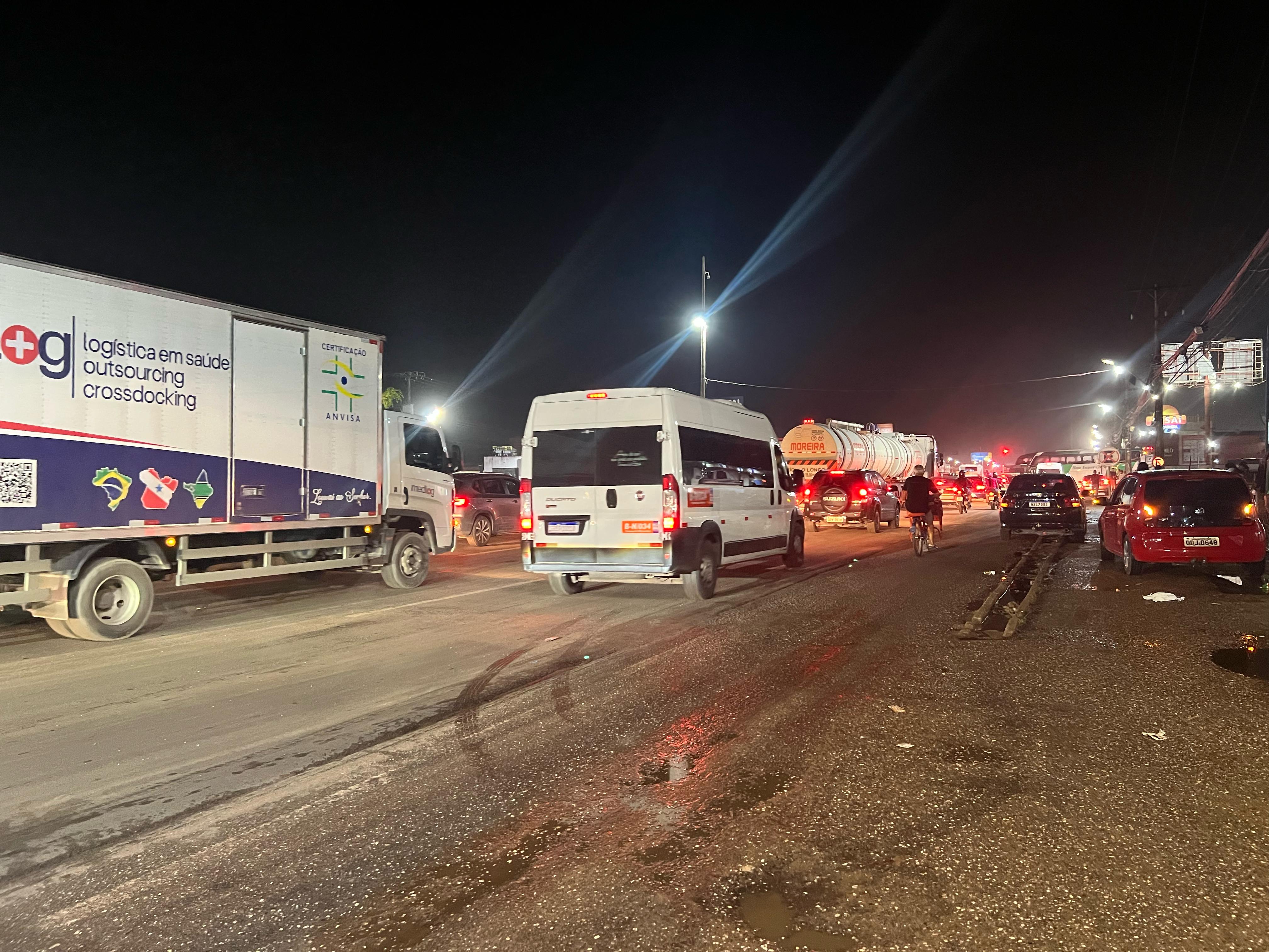 Imagem - BR-316 no sentido saída de Belém tem fluxo intenso na noite desta sexta