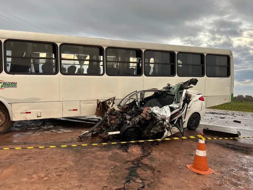 Imagem - Vídeo: jovem de 14 anos que dirigia carro morre após forte colisão com ônibus na estrada de Moju