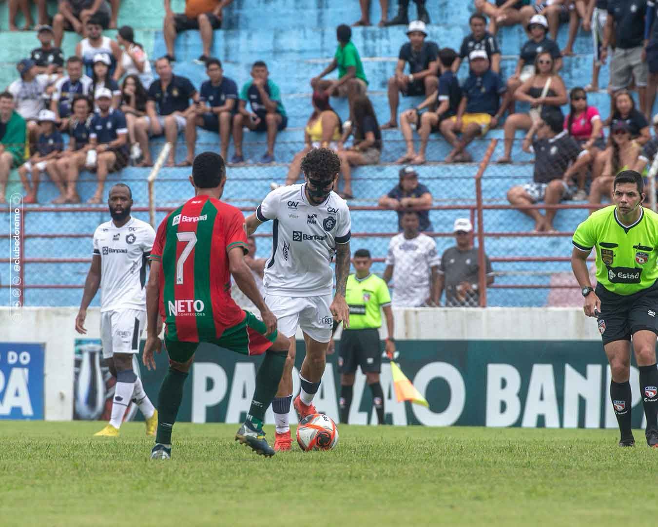 Guty (de máscara) estreou como titular do Remo no Parazão.