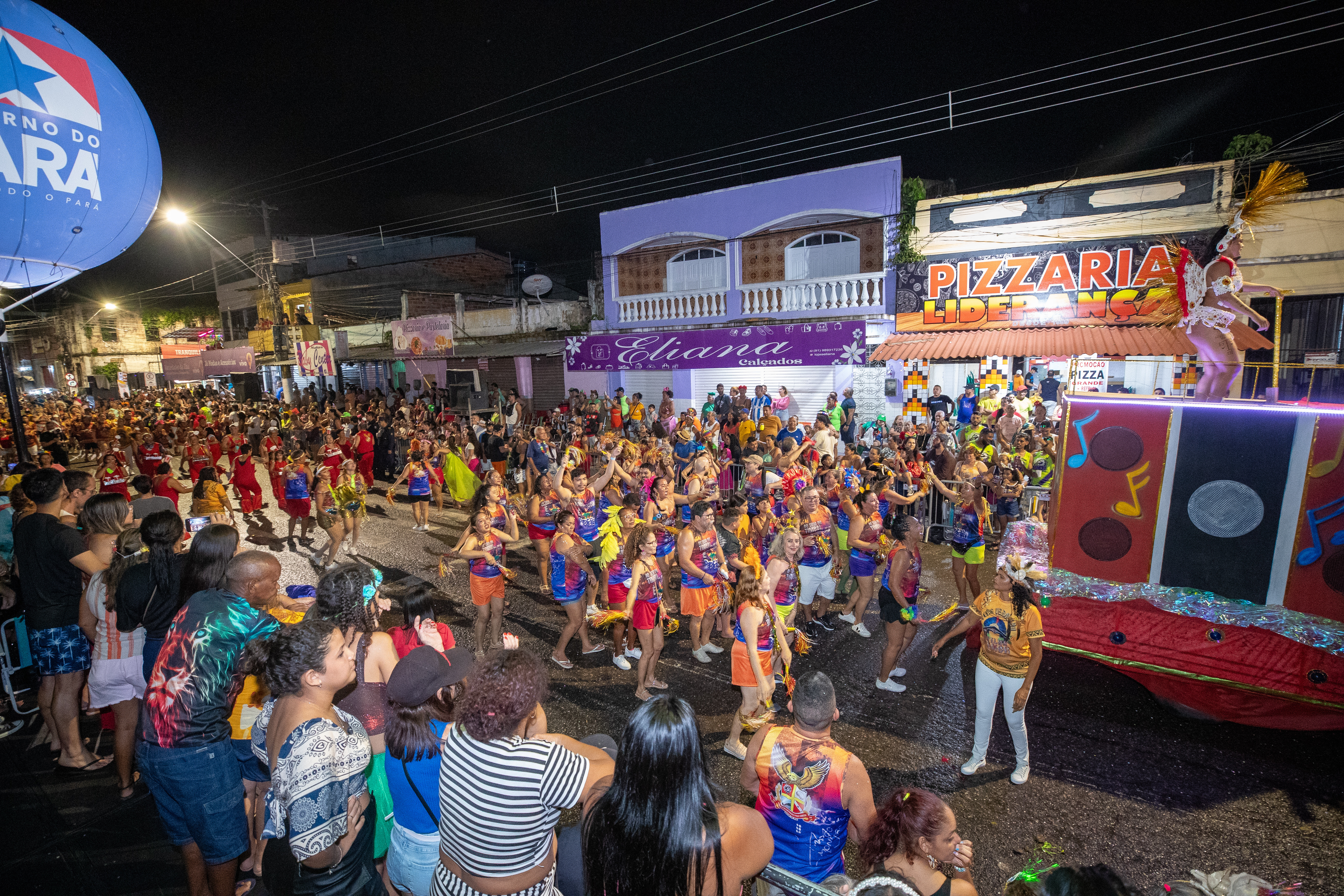 Imagem - Trio elétrico percorre a orla de Mosqueiro nesta segunda-feira