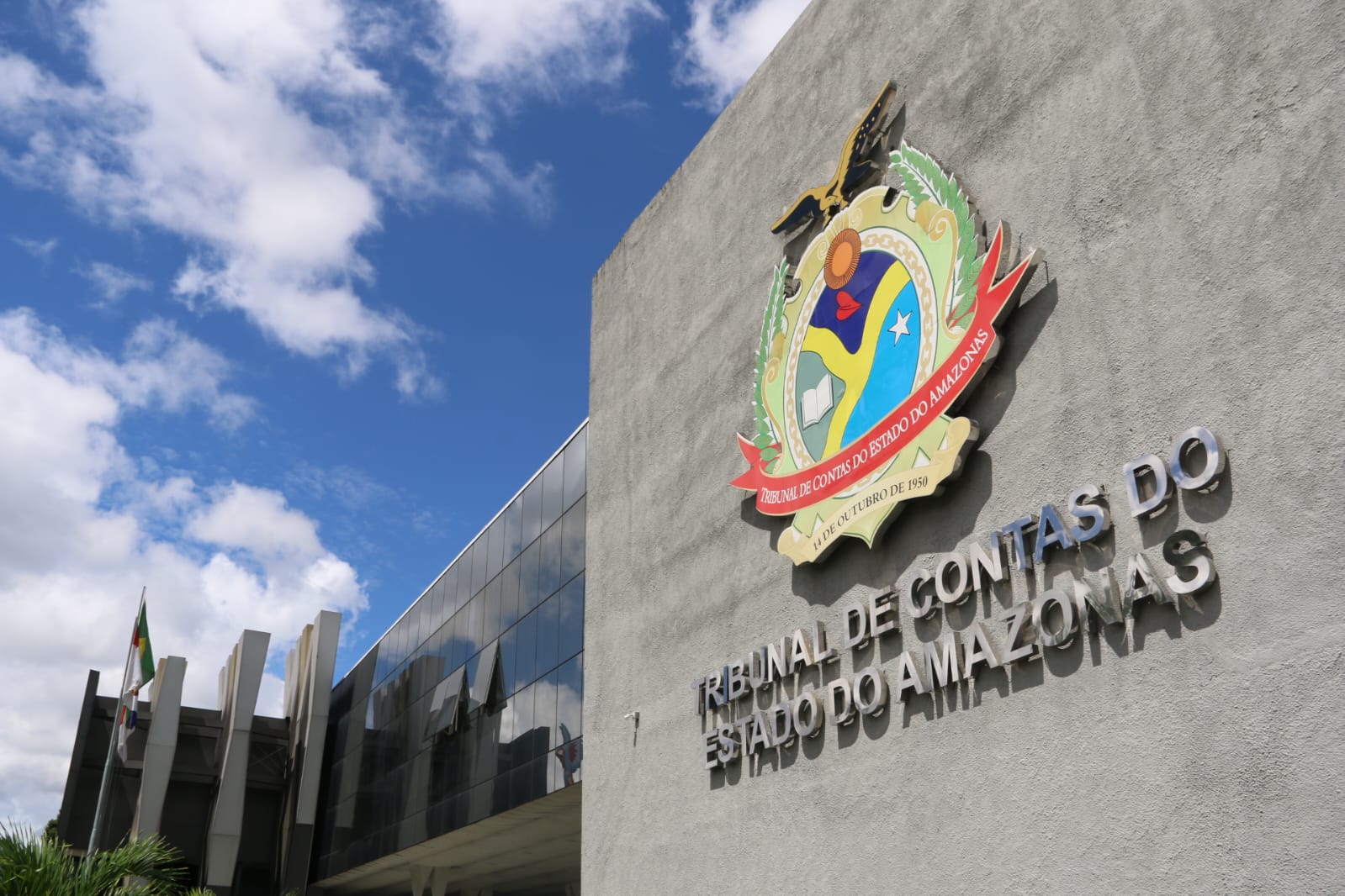 (O pedido foi aprovado pelo Tribunal de Contas do Amazonas e as parcelas foram depositadas entre outubro de 2018 e outubro de 2019.)