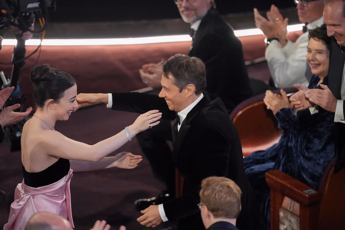 Imagem - Mikey Madson vence Fernanda Torres e leva Oscar de melhor atriz