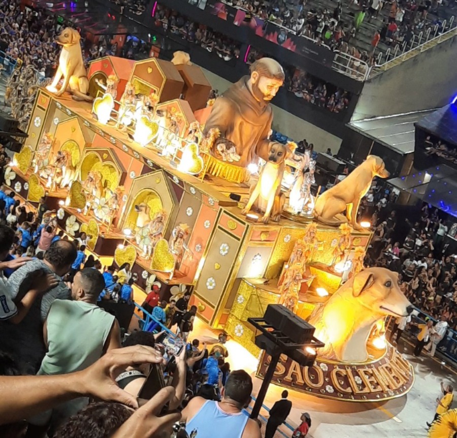 São Clemente saiu em defesa dos animais no Carnaval 2025.