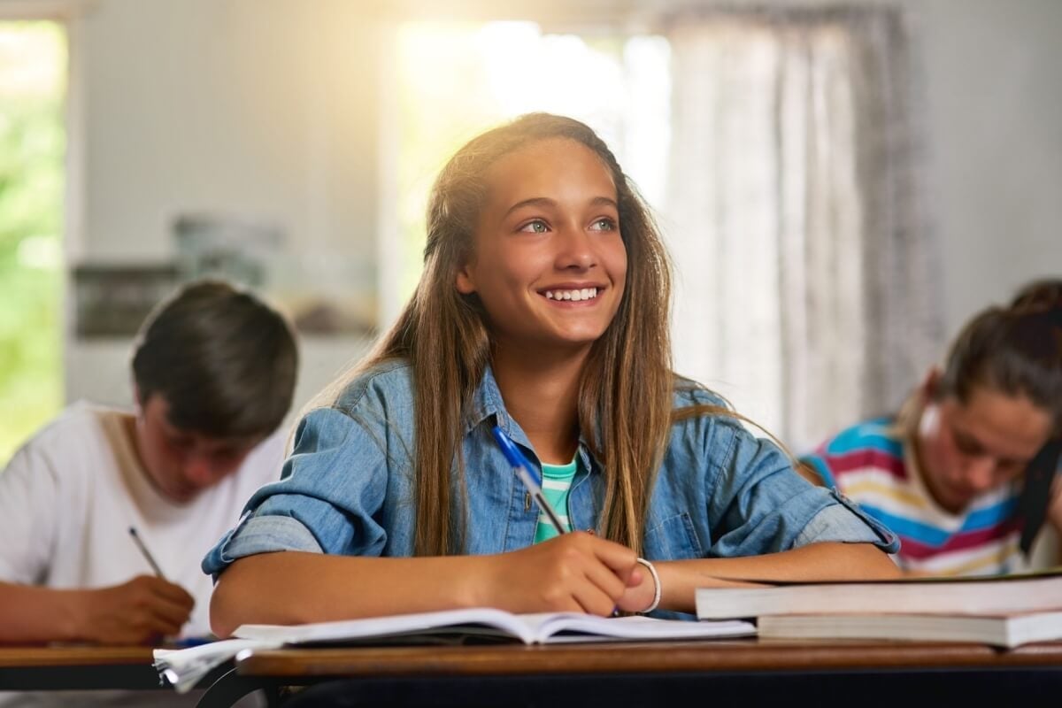 Começar a praticar a escrita desde cedo garante resultados melhores no vestibular (Imagem: PeopleImages.com - Yuri A | Shutterstock)