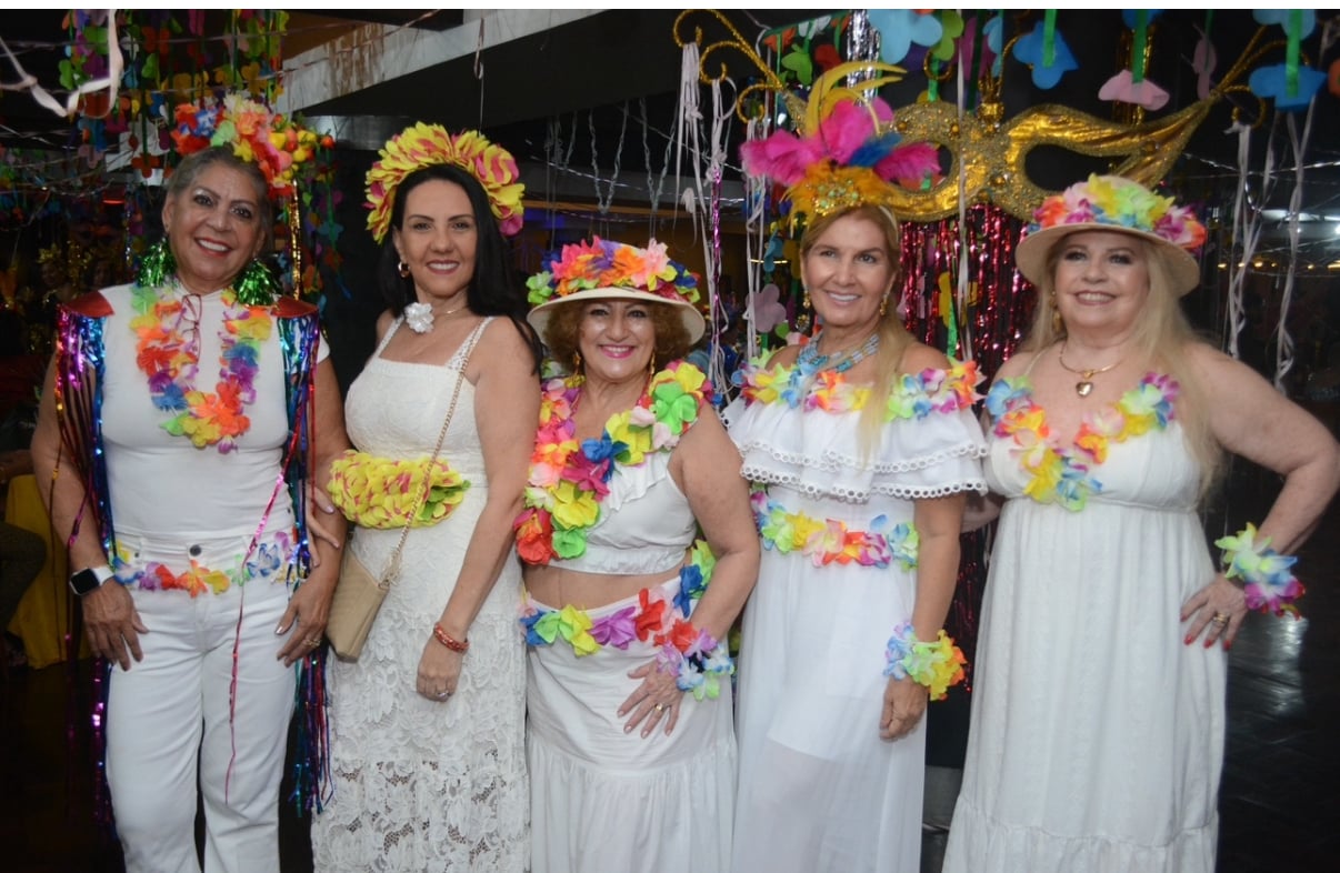 Em clima havaiano, Neusa Lima, Rosa Fernandez, Vera Arraus e Beth Jorge