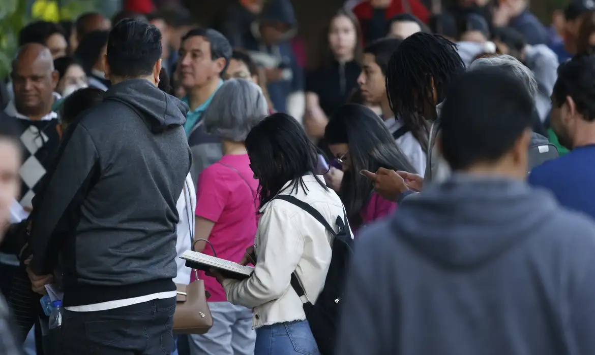 Vagas foram abertas por candidatos que renunciaram a curso de formação.