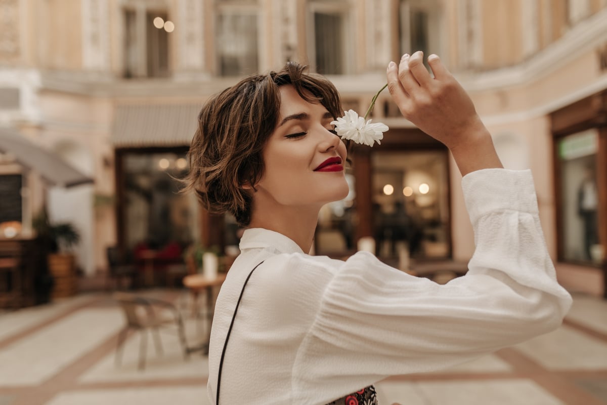 O visagismo também pode ser usado para cortes de cabelo (Imagem: Look Studio | Shutterstock)