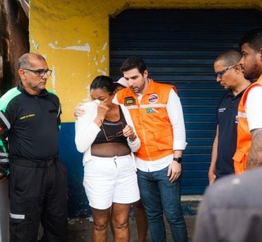 Imagem - Casas atingidas por incêndio em Belém passam por vistoria; prefeito visita moradores