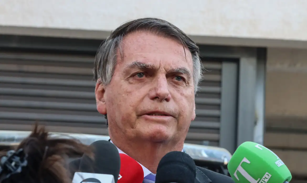 (Jair Messias Bolsonaro, ex-presidente da república) 