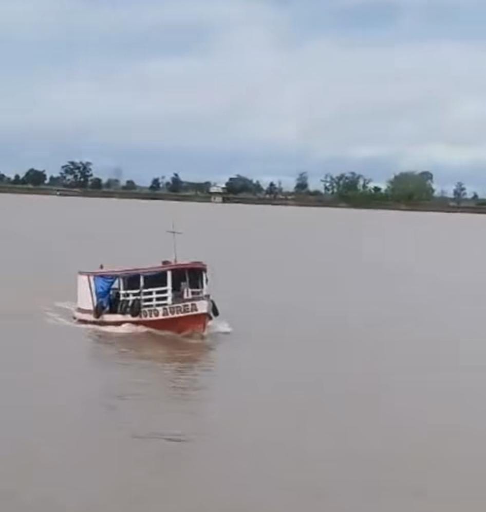 Imagem - Capitão dorme no passadiço e colide com barranco, em Manaus; assista