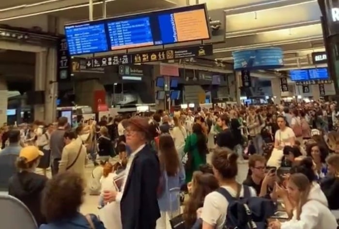 Imagem - Bomba não detonada da 2ª Guerra é encontrada perto de estação em Paris