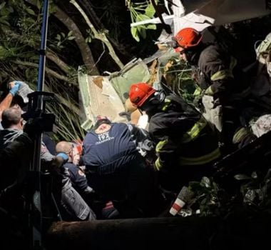 Imagem - Avião de pequeno porte cai no litoral de São Paulo e deixa uma pessoa morta