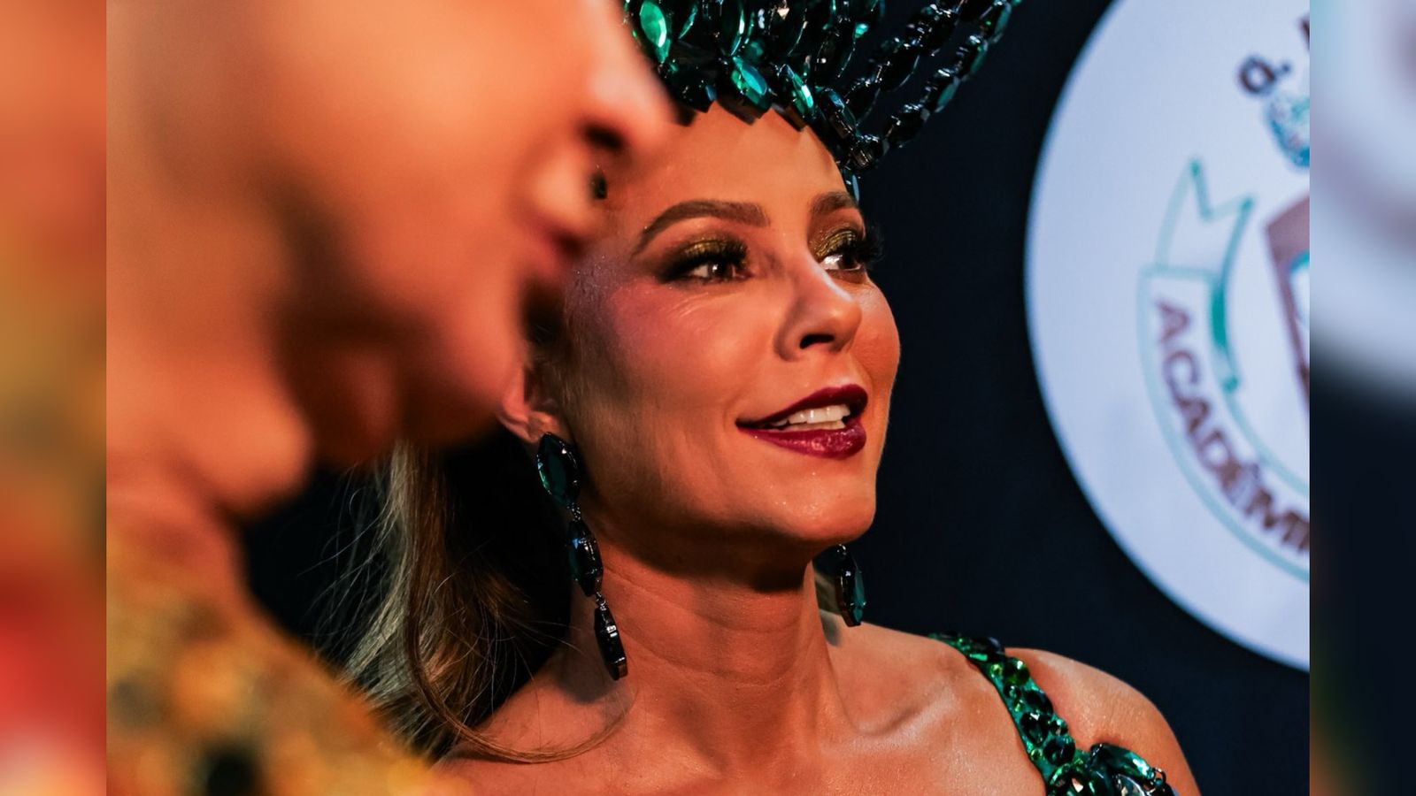 (Rainha da bateria da Grande Rio, Paolla Oliveira soltou o verbo no desfile campeas)