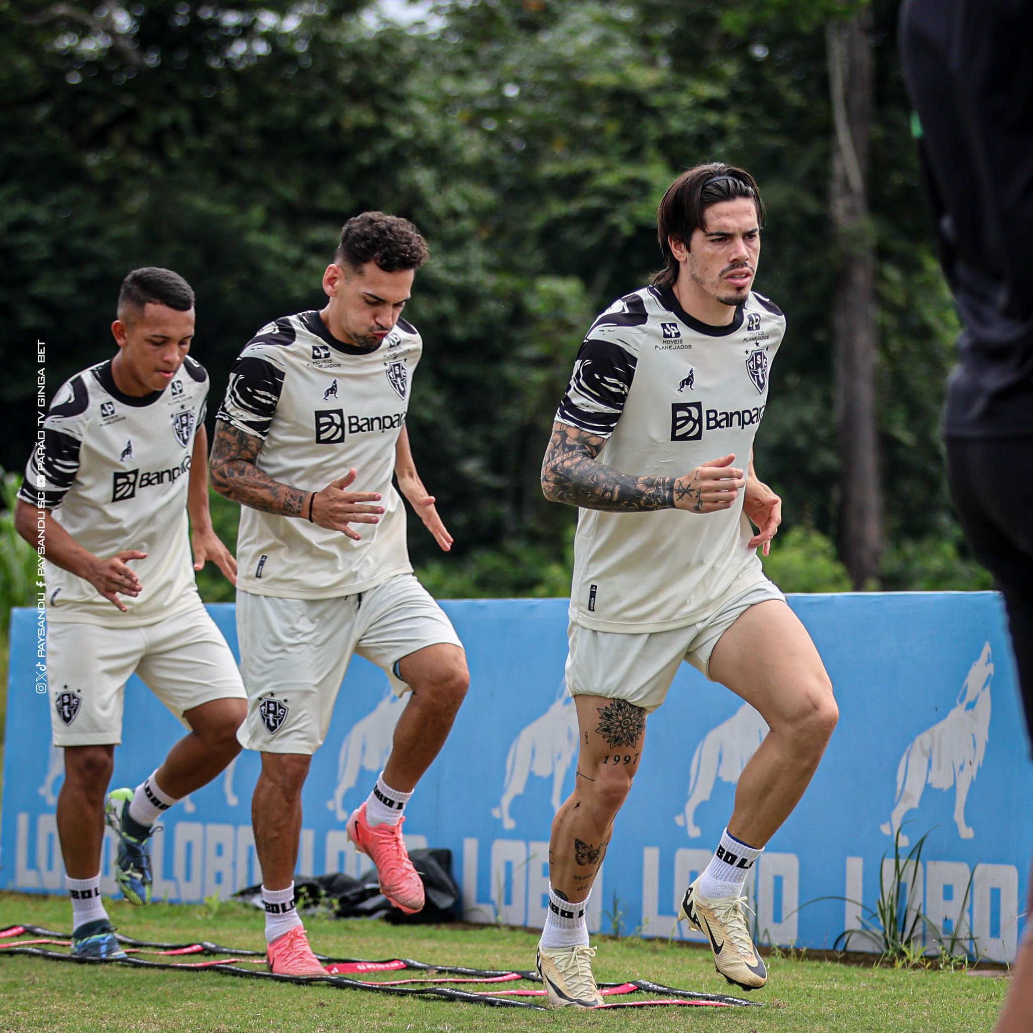 Jogadores do Paysandu treinam antes de viagem para Boa Vista (RR)