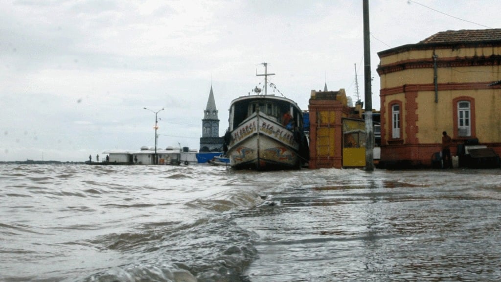 Imagem - Maré alta acontece em horário de pico nesta segunda-feira, em Belém; confira