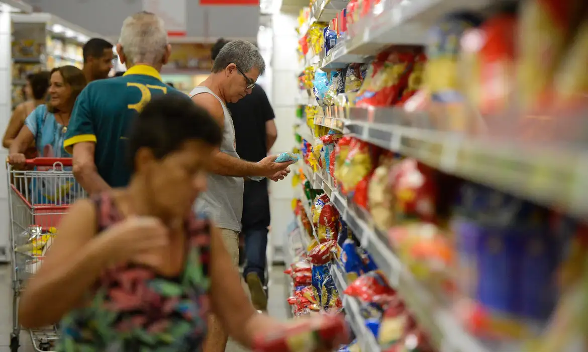 Imagem - Paraense gasta metade do salário com cesta básica; aponta Dieese