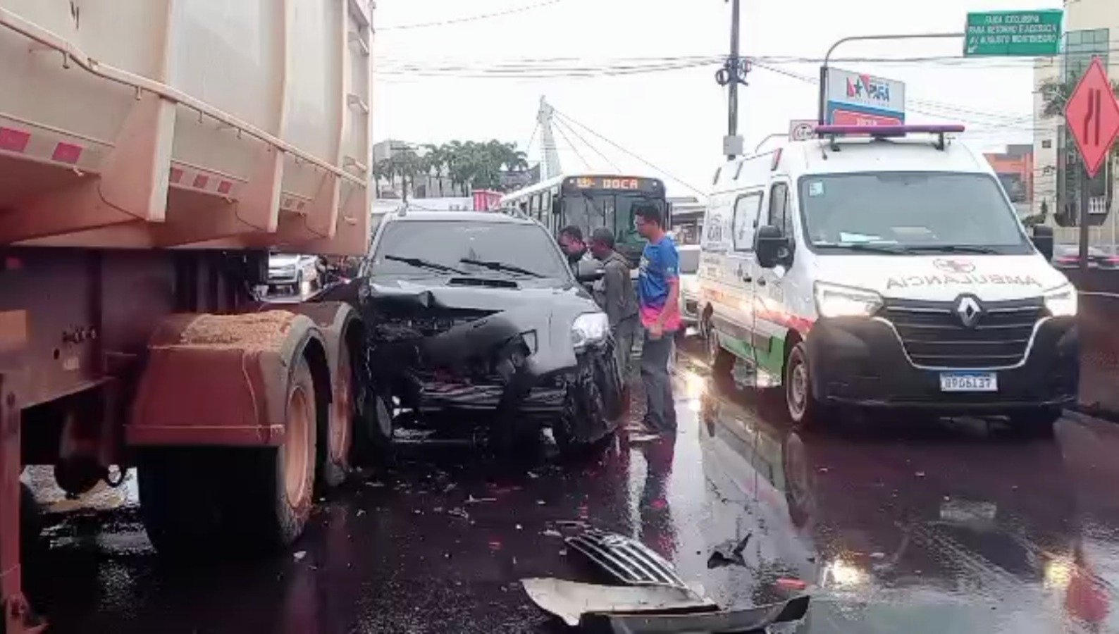 Imagem - Vídeo: acidente no túnel do entroncamento deixa uma pessoa ferida e trânsito lento, em Belém