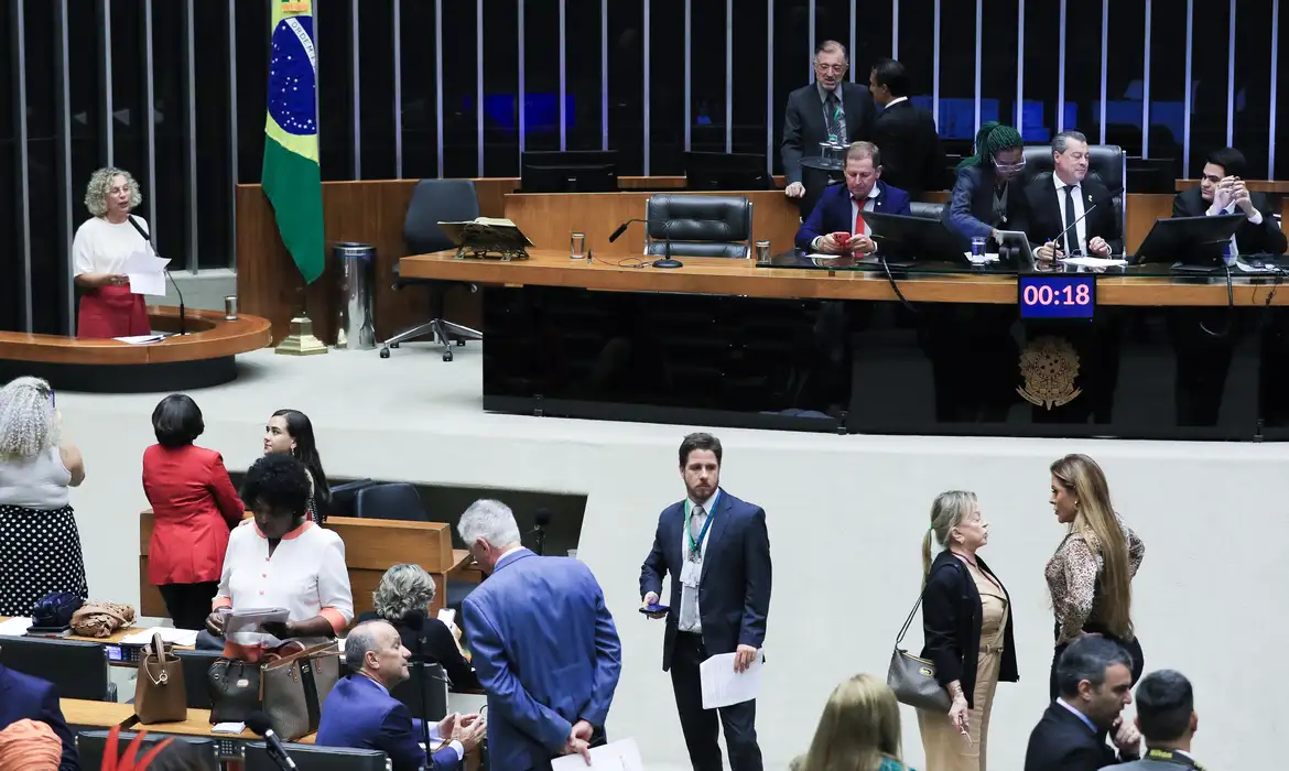 Imagem - Câmara aprova atendimento prioritário para mães e pais atípicos no SUS