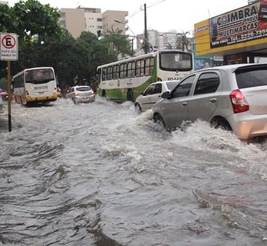 Imagem - Maré alta acontece em horário de movimento em Belém; confira