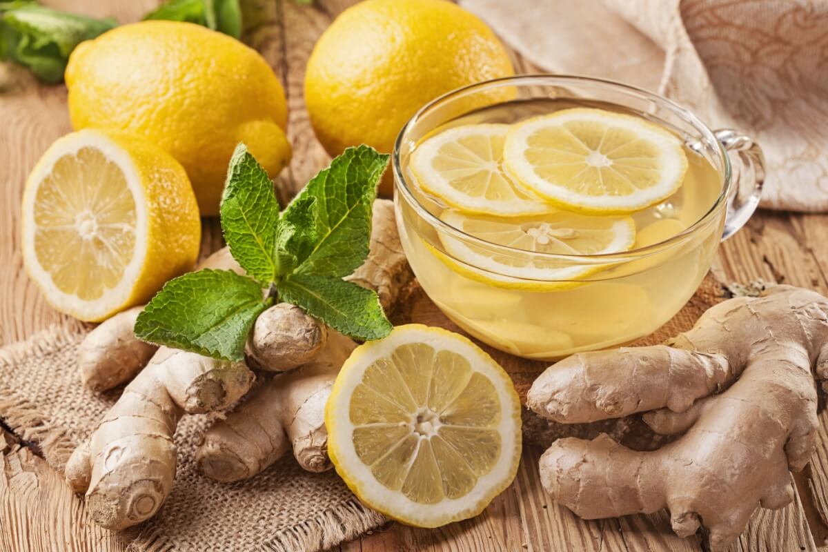Chá de gengibre com limão-siciliano (Imagem: Elena Schweitzer | Shutterstock) 