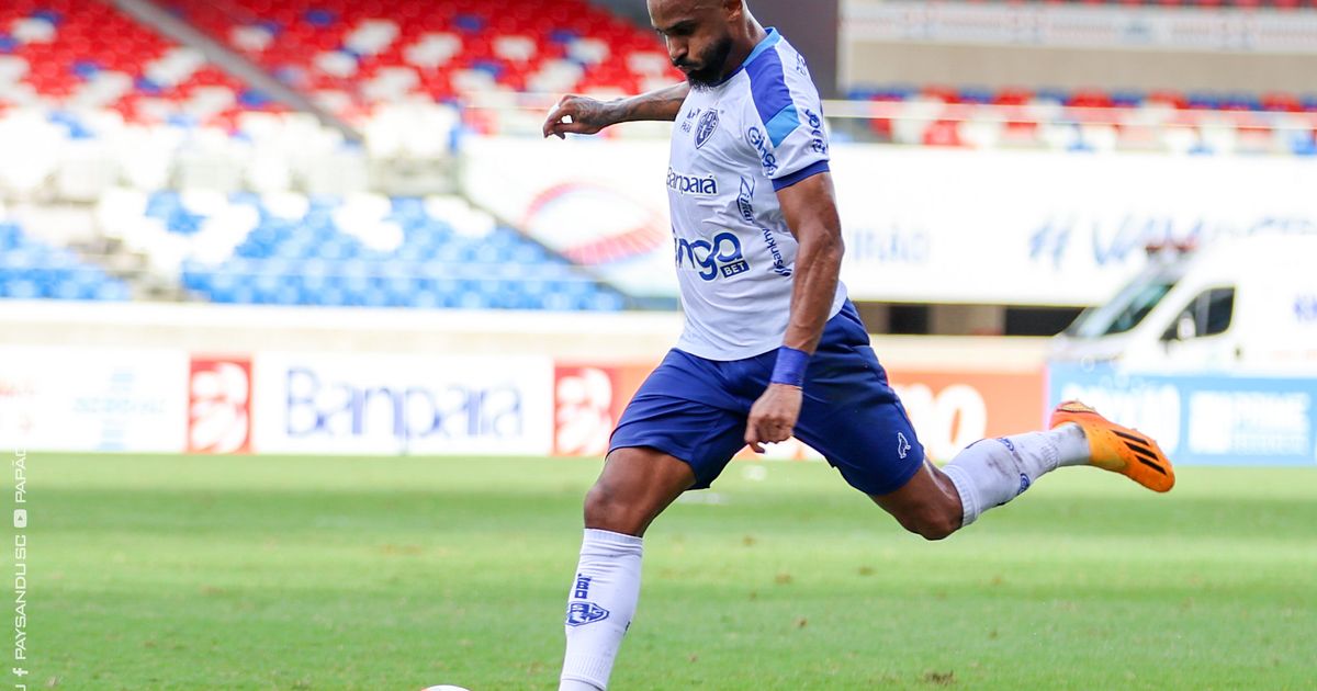 Lateral PK em campo pelo Paysandu