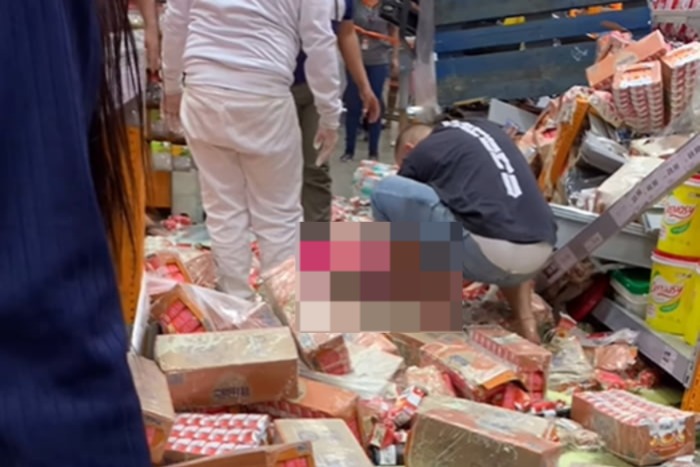 Imagem - Vídeo: carga de leite condensado de 1 tonelada cai em supermercado e atinge jovem