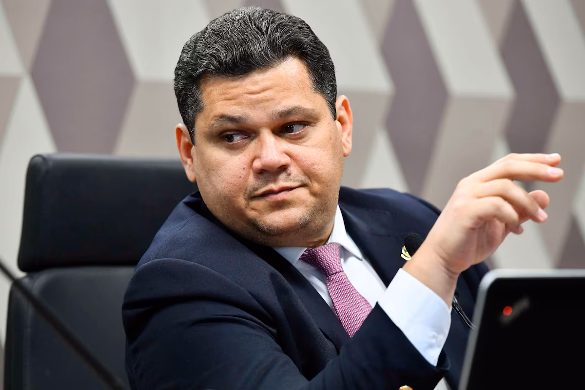 Imagem - Presidente do Senado pedirá cassação de deputado após  sugestão de 'trisal' dele com Gleisi e Lindbergh