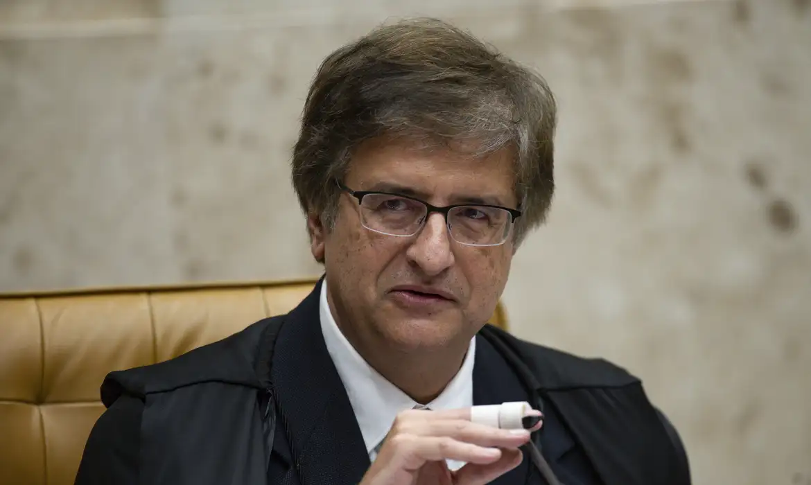 (A Procuradoria-Geral da República (PGR) enviou nesta sexta-feira (14) ao Supremo Tribunal Federal (STF) parecer contra o recurso da defesa do ex-presidente Jair Bolsonaro.)