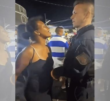 Imagem - Policial Militar é pedido em casamento durante carnaval no Rio de Janeiro; assista