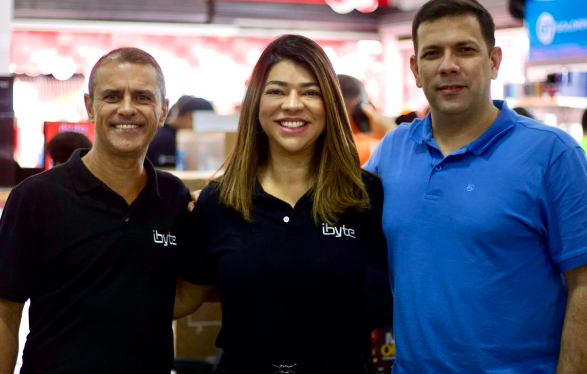 Marcelo Igreja, Diretor Comercial, Sabrina Rampin, Gerente de Marketing, e Jardel Lima, Gerente de Pricing da Ibyte