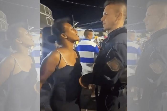 Um policial militar foi surpreendido por uma mulher com um pedido de casamento, na quadra da Portelinha, no Rio de Janeiro.