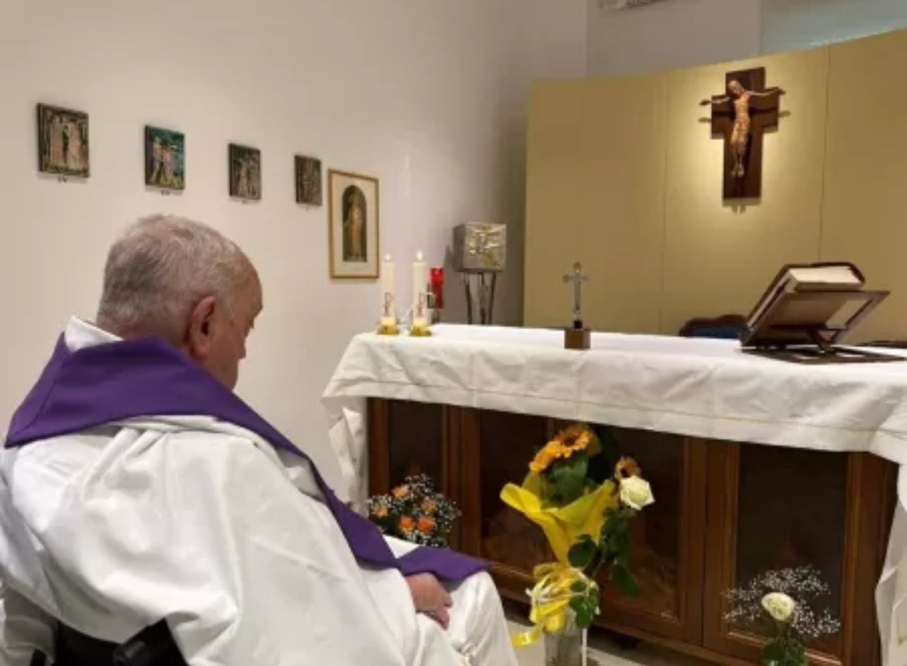 Imagem - Vaticano divulga primeira foto do Papa após internação