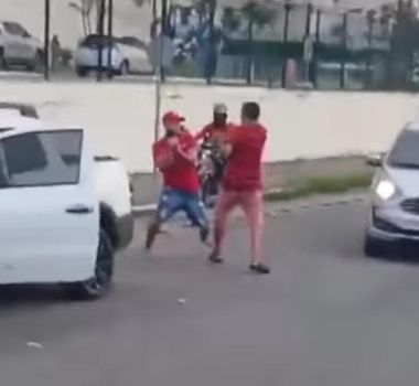 Imagem - Motoristas brigam no meio do trânsito no bairro do Parque Verde, em Belém