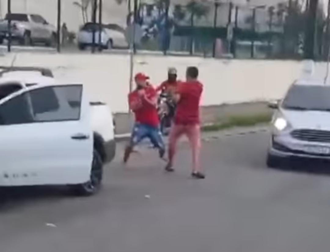 Imagem - Motoristas brigam no meio do trânsito no bairro do Parque Verde, em Belém