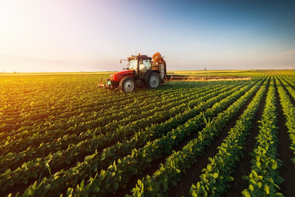 A agricultura moderna requer cultivo intensivo (Imagem: lourencolf | Shutterstock)