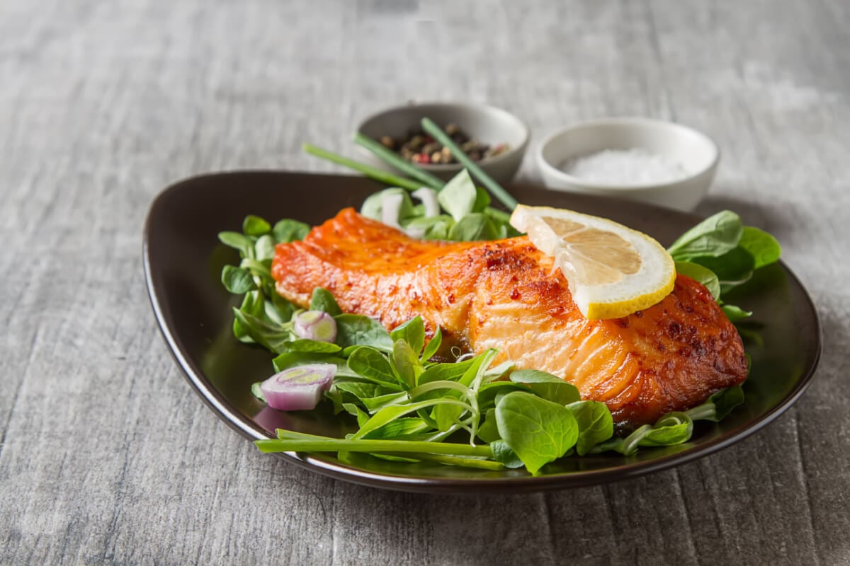 Salmão assado (Imagem:  Gaus Alex | Shutterstock)