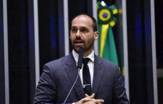 Eduardo Bolsonaro apresenta pedido oficial de licença por 122 dias da Câmara