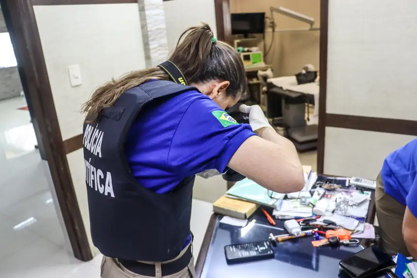 Imagem - Polícia Científica faz perícia em clínica de abortos clandestinos na Marambaia, em Belém