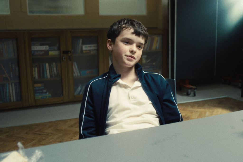Em &#8220;Adolescência&#8221;, Jamie é acusado de assassinar uma colega de escola, colocando à prova a confiança de seus pais e das autoridades (Imagem: Reprodução digital | Netflix)