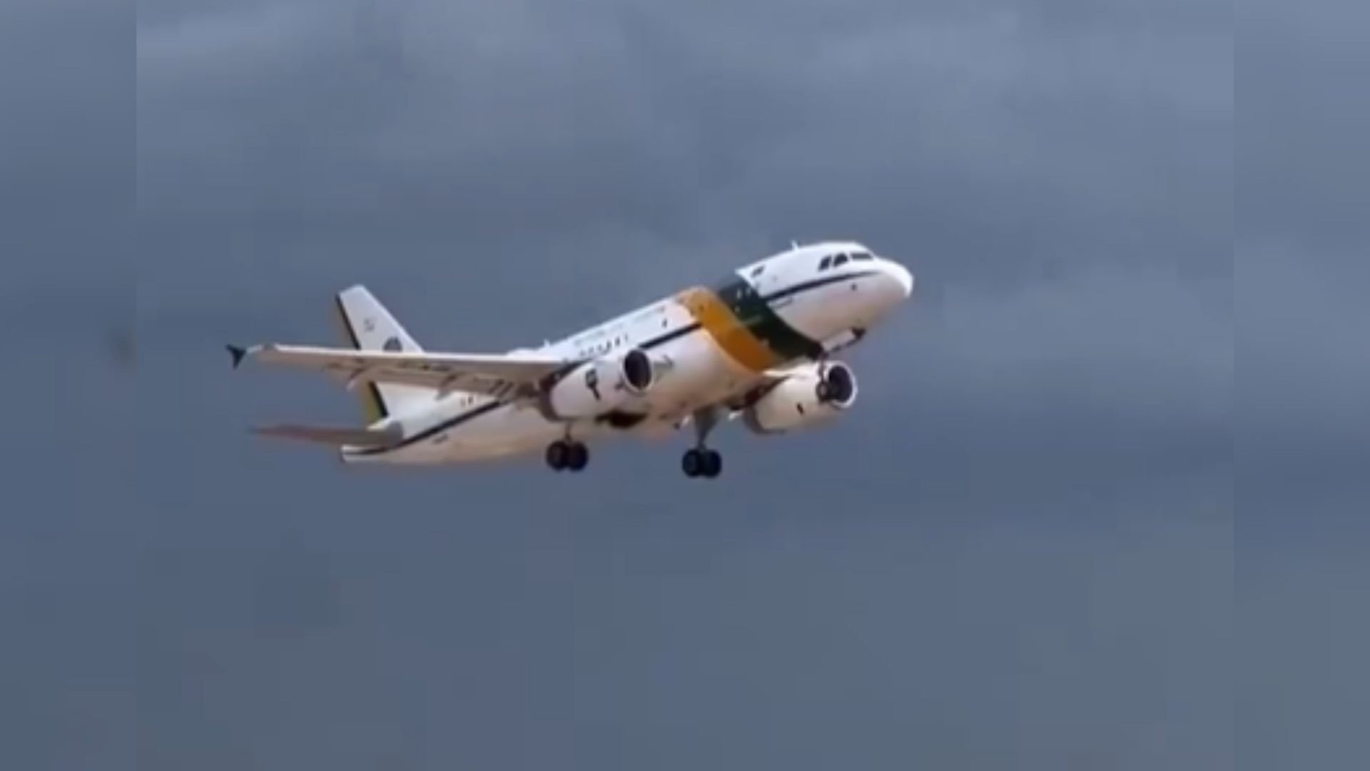 Momento em que o avião com o presidente Lula arremete no aeroporto da cidade de Sorocaba.