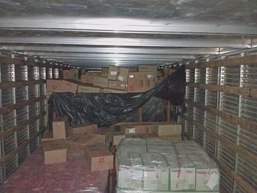 Imagem - Bebidas, álcool etílico, moto e pescado são apreendidos pela Sefa