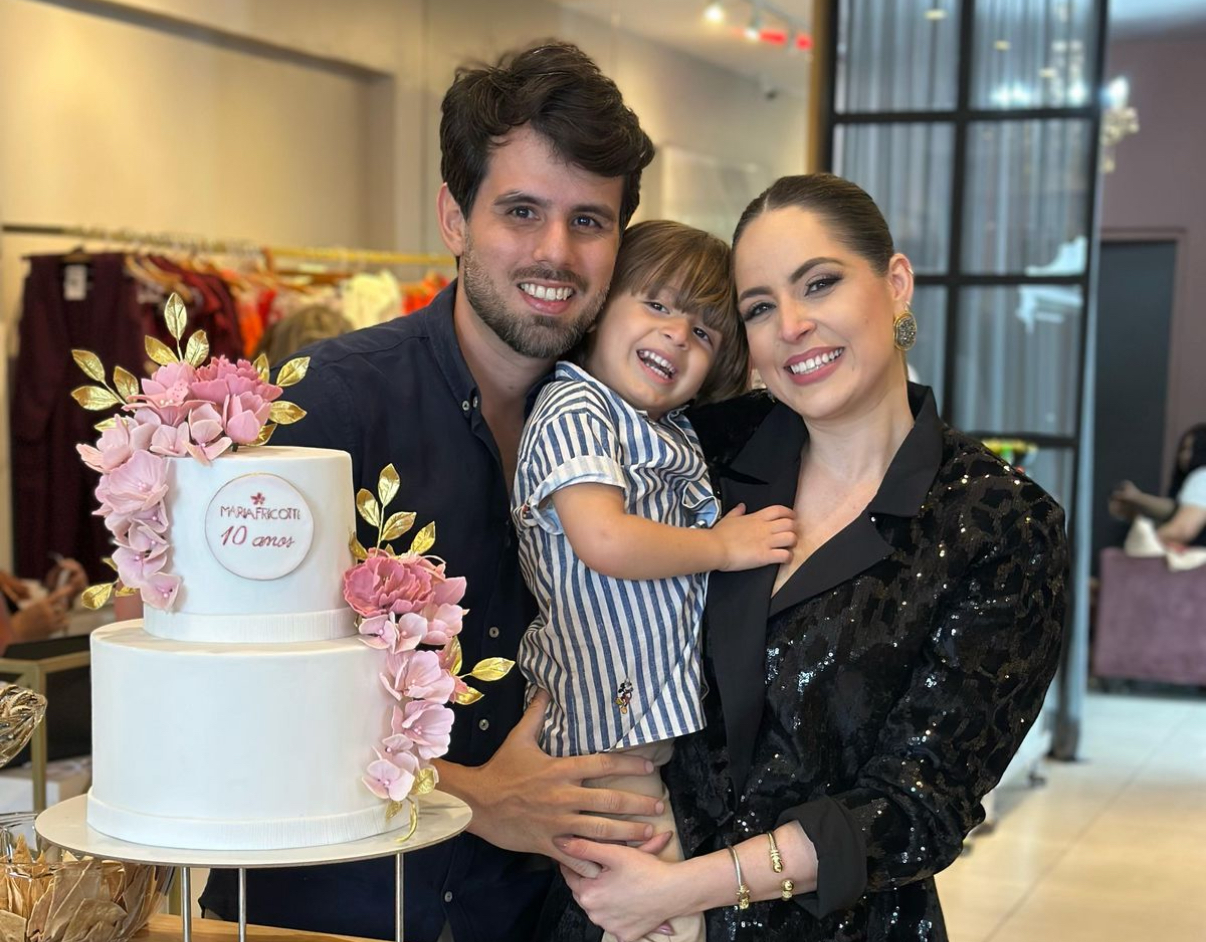 Brenda com o marido, Marcos Gester, e o filho, Samuel 