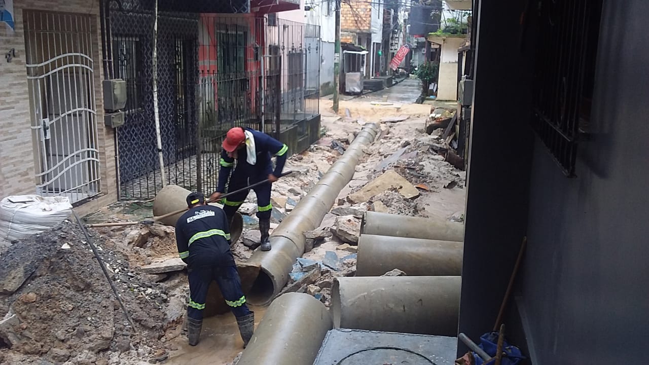 Obras ocorrem para impedir alagamentos. 