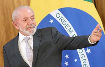 Em busca de acordos, Lula e autoridades embarcam para Ásia