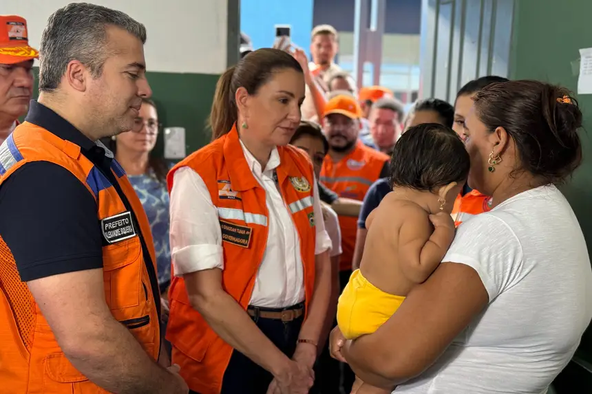 (A vice-governadora do Pará, Hana Ghassan, esteve no município na tarde deste sábado (22), para supervisionar pessoalmente as ações de assistência e apoio à população.)