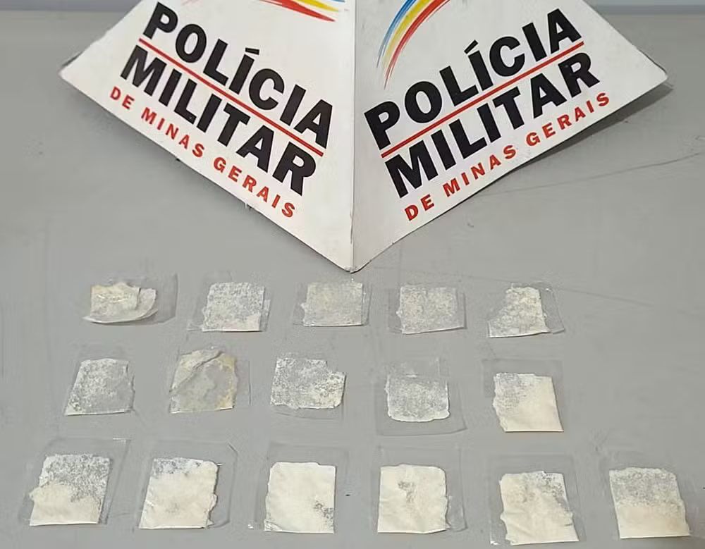 Criança de 4 anos confunde cocaína com doce e distribui a colegas de escola em MG