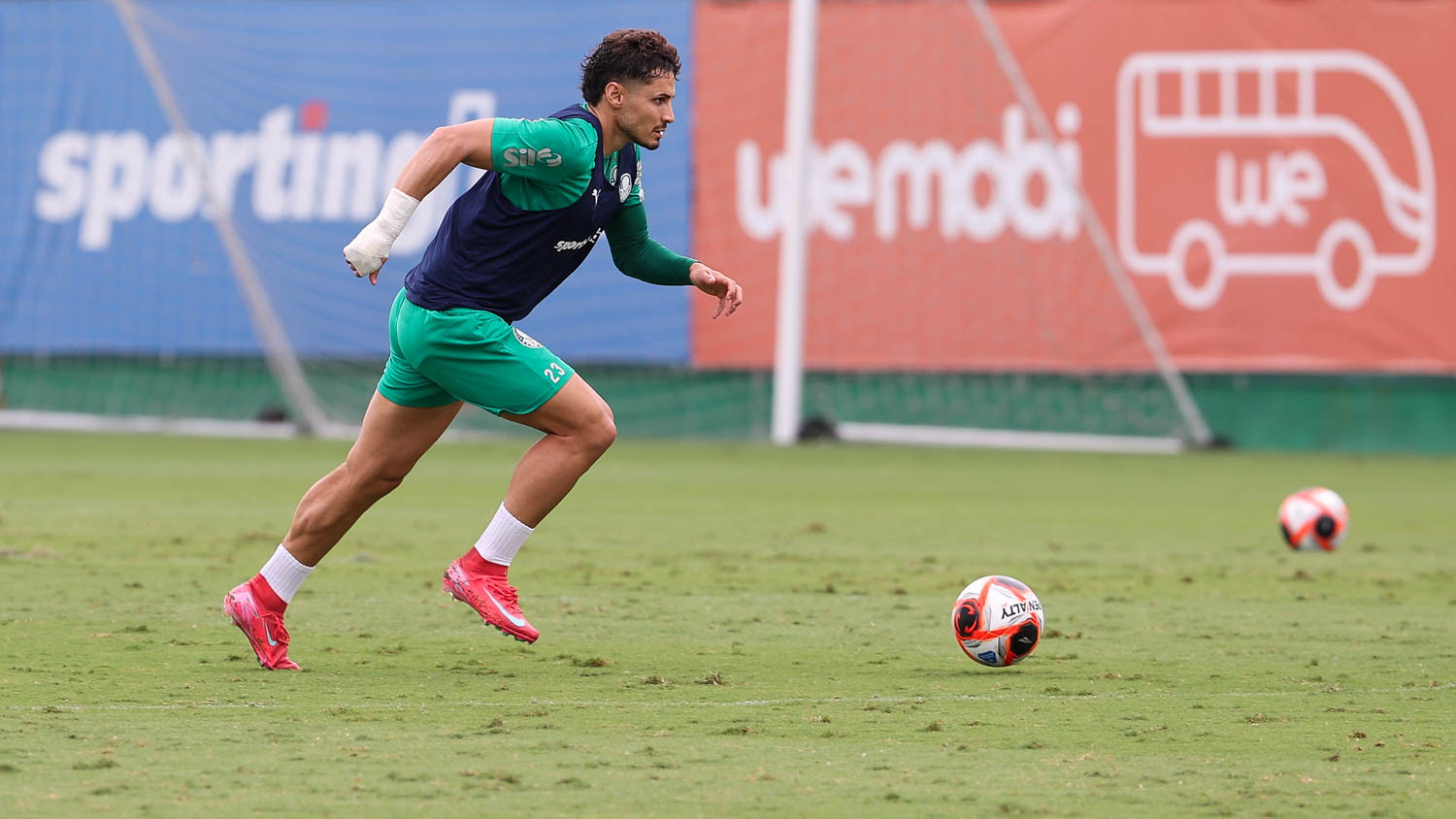 À espera de Mauricio, Abel testa simulações de jogo no Palmeiras antes da final
